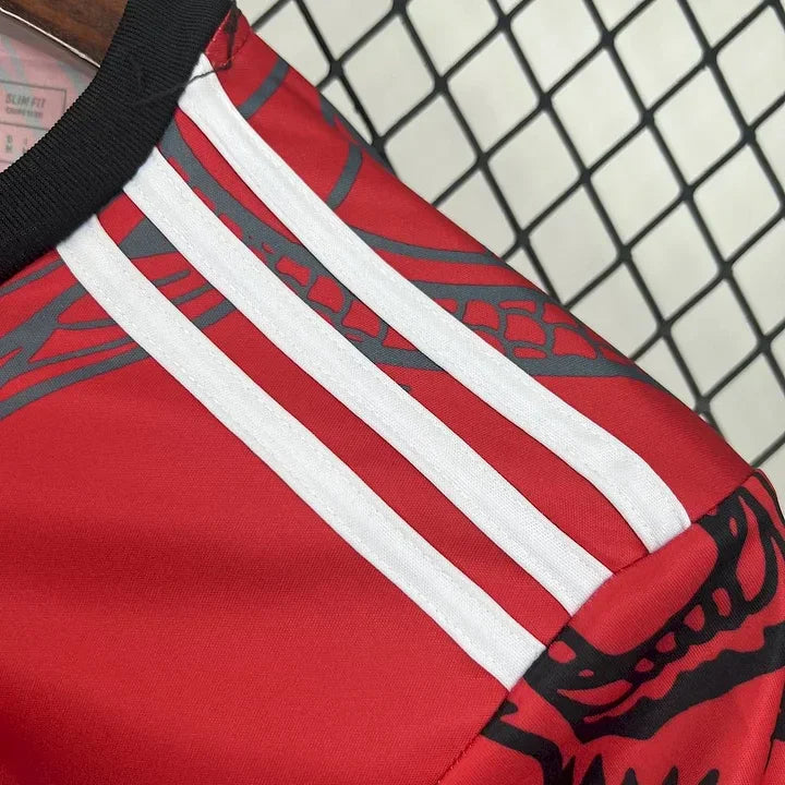 Camisola Real Madrid futebol conceito rosa 2024 2025