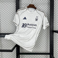 Camisola Nottingham Forest fora 2025-26