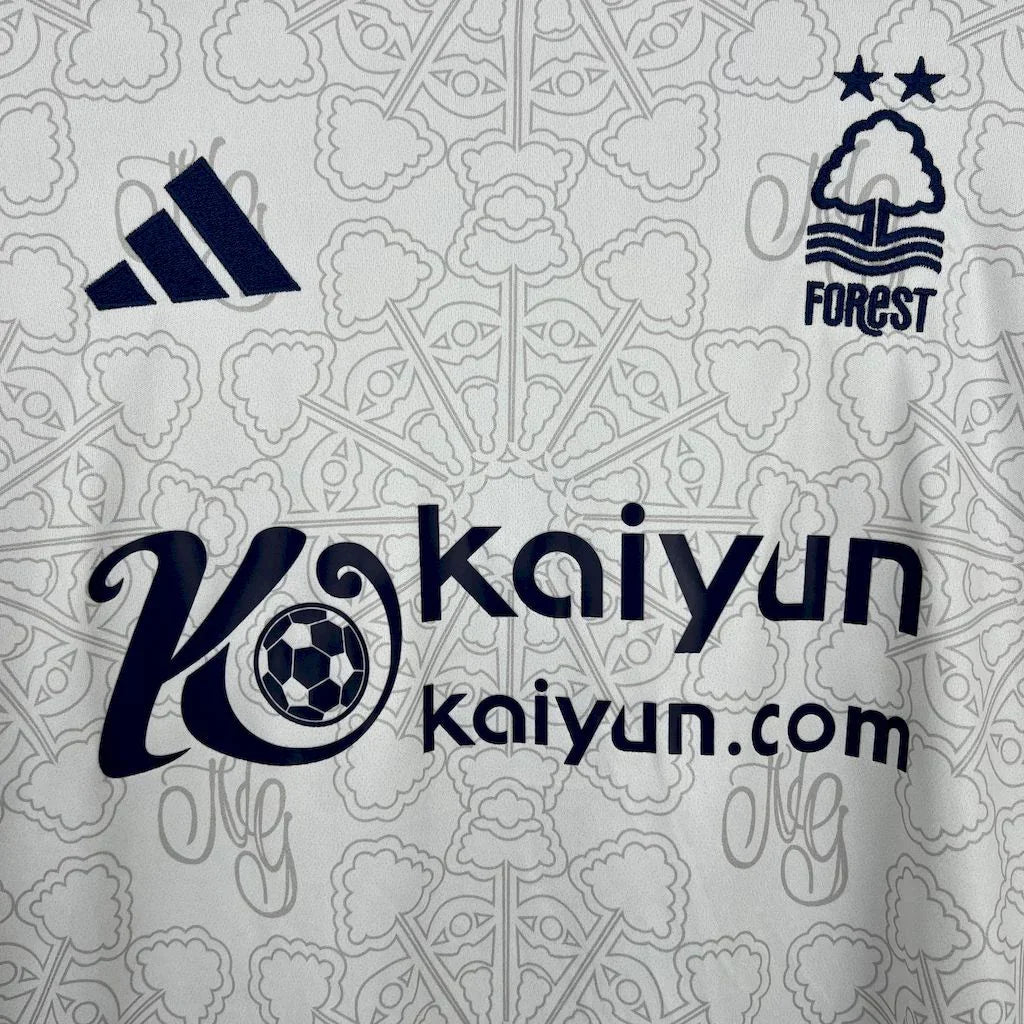 Camisola Nottingham Forest fora 2025-26